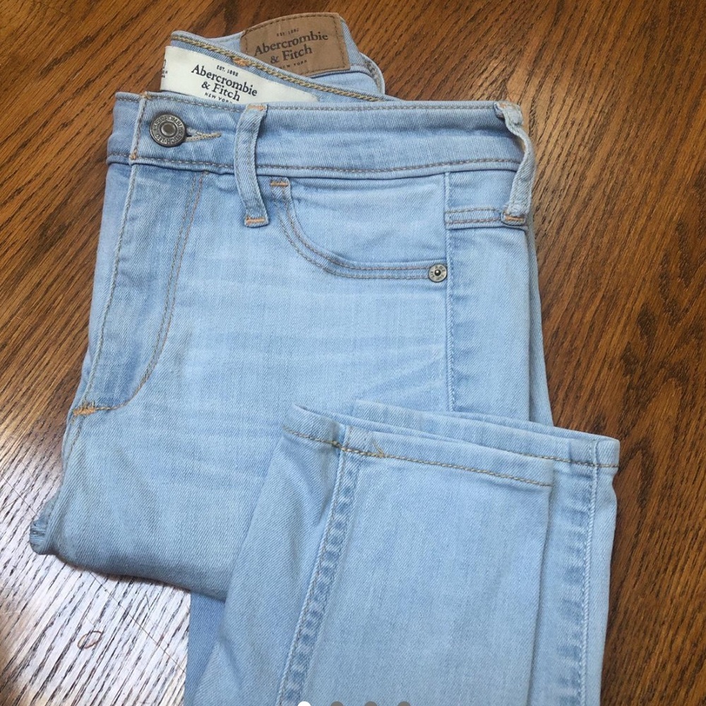 Abercrombie & fitch high waisted light blue skinny denim jeans US 0 W25”